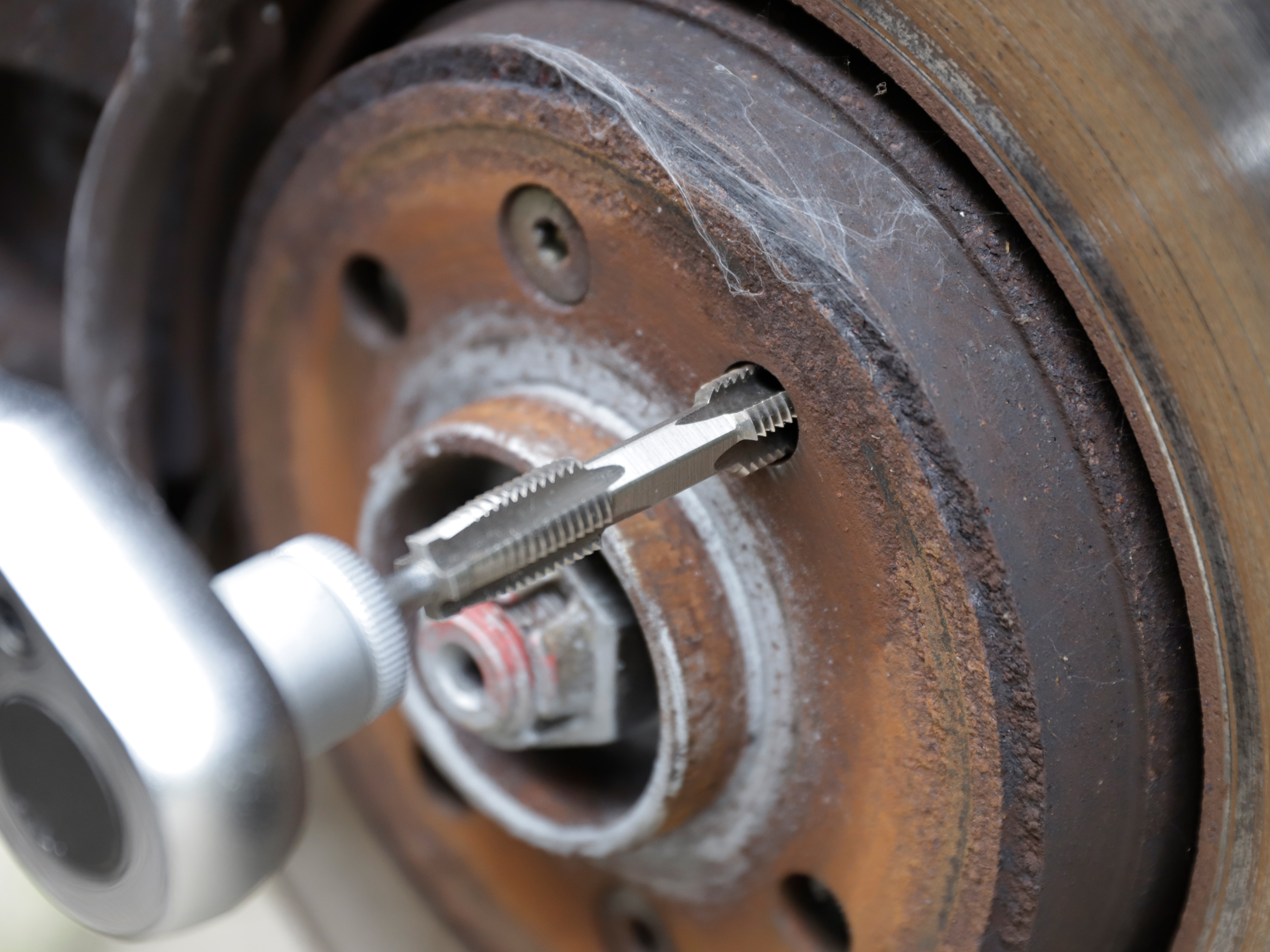 Tap & Hexagon Die Nut Set for wheel studs and wheel nuts thumbnail 6